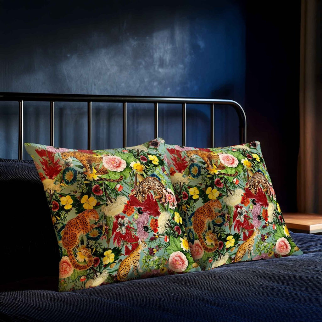 Junglescape | Sustainable Velvet Cushion - Blue Surf 40 x 40 cm Standard by Izabela Peters