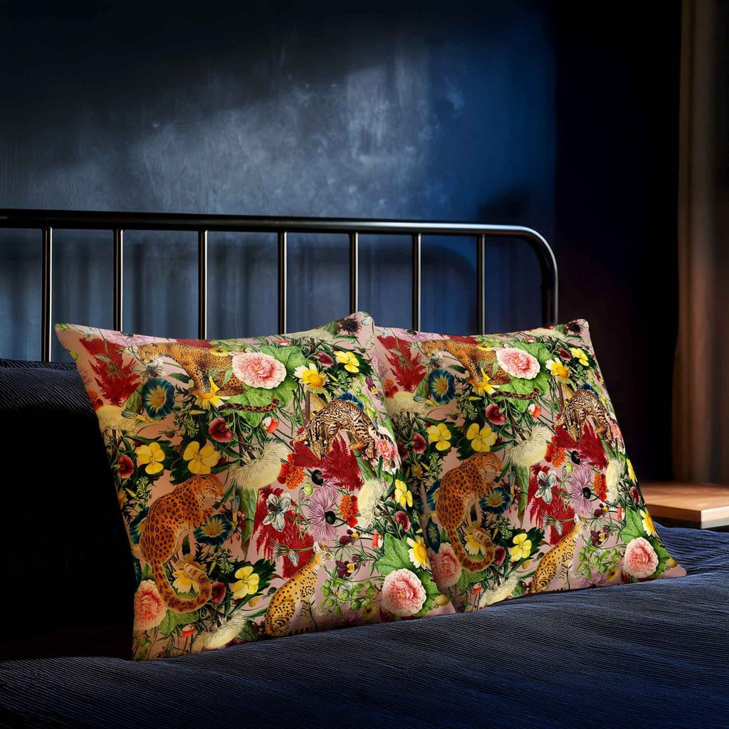 Junglescape | Sustainable Velvet Cushion - Rosewater 40 x 40 cm Standard by Izabela Peters