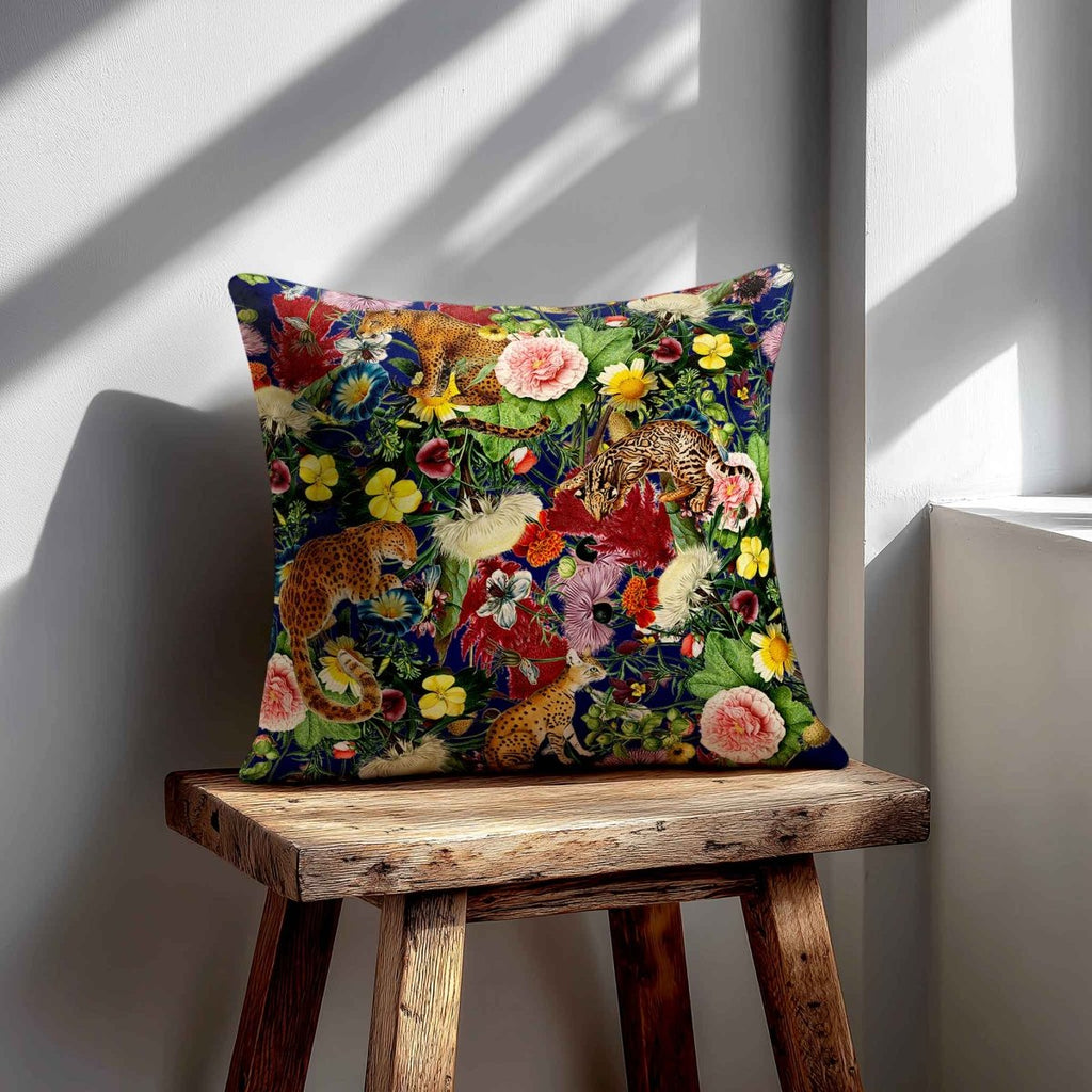 Junglescape | Sustainable Velvet Cushion - Midnight 40 x 40 cm Standard by Izabela Peters