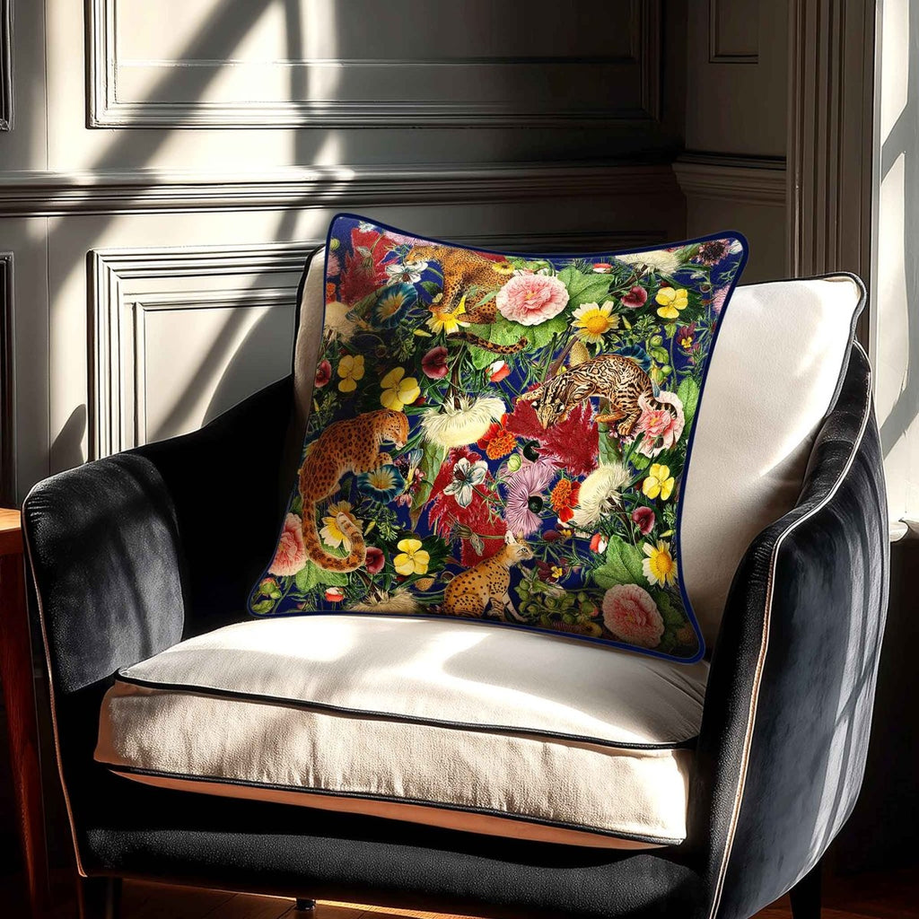 Junglescape | Sustainable Velvet Cushion - Midnight 40 x 40 cm Standard by Izabela Peters