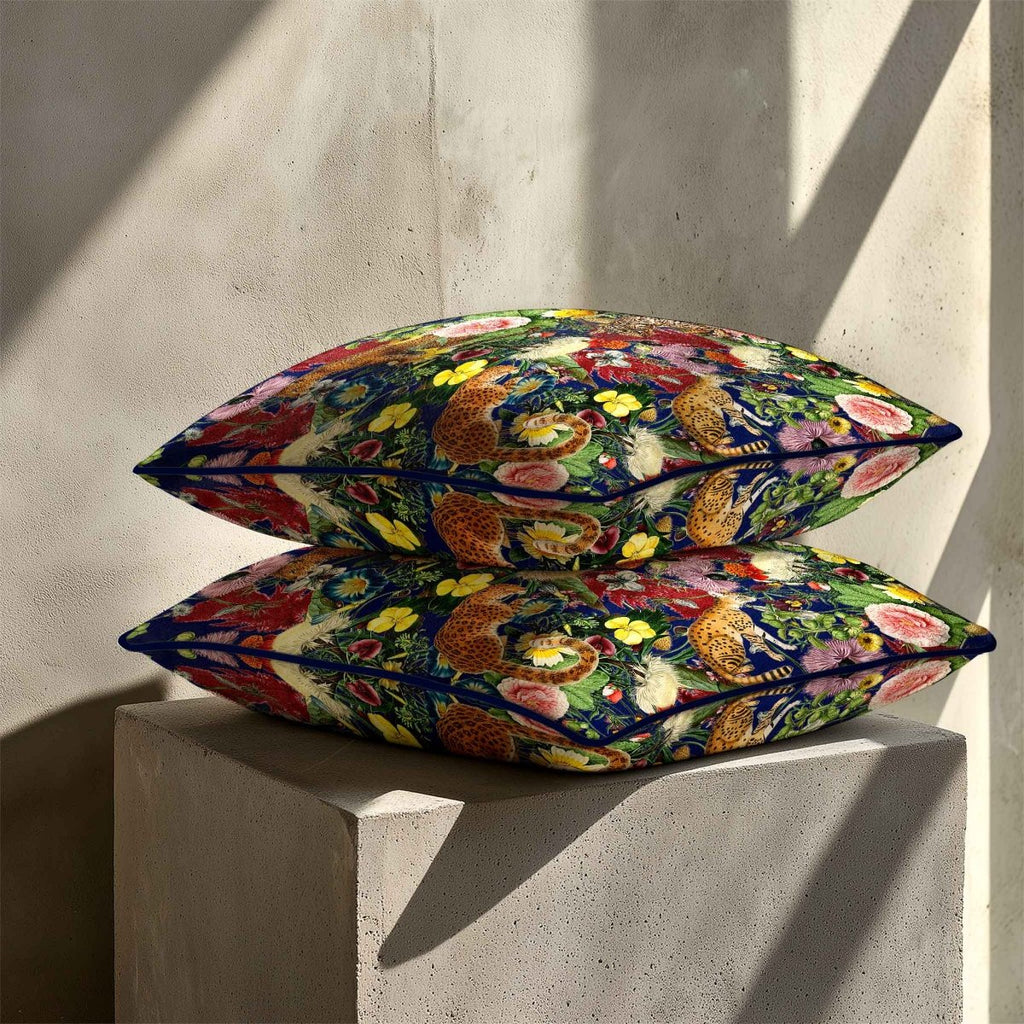 Junglescape | Sustainable Velvet Cushion - Midnight 40 x 40 cm Standard by Izabela Peters