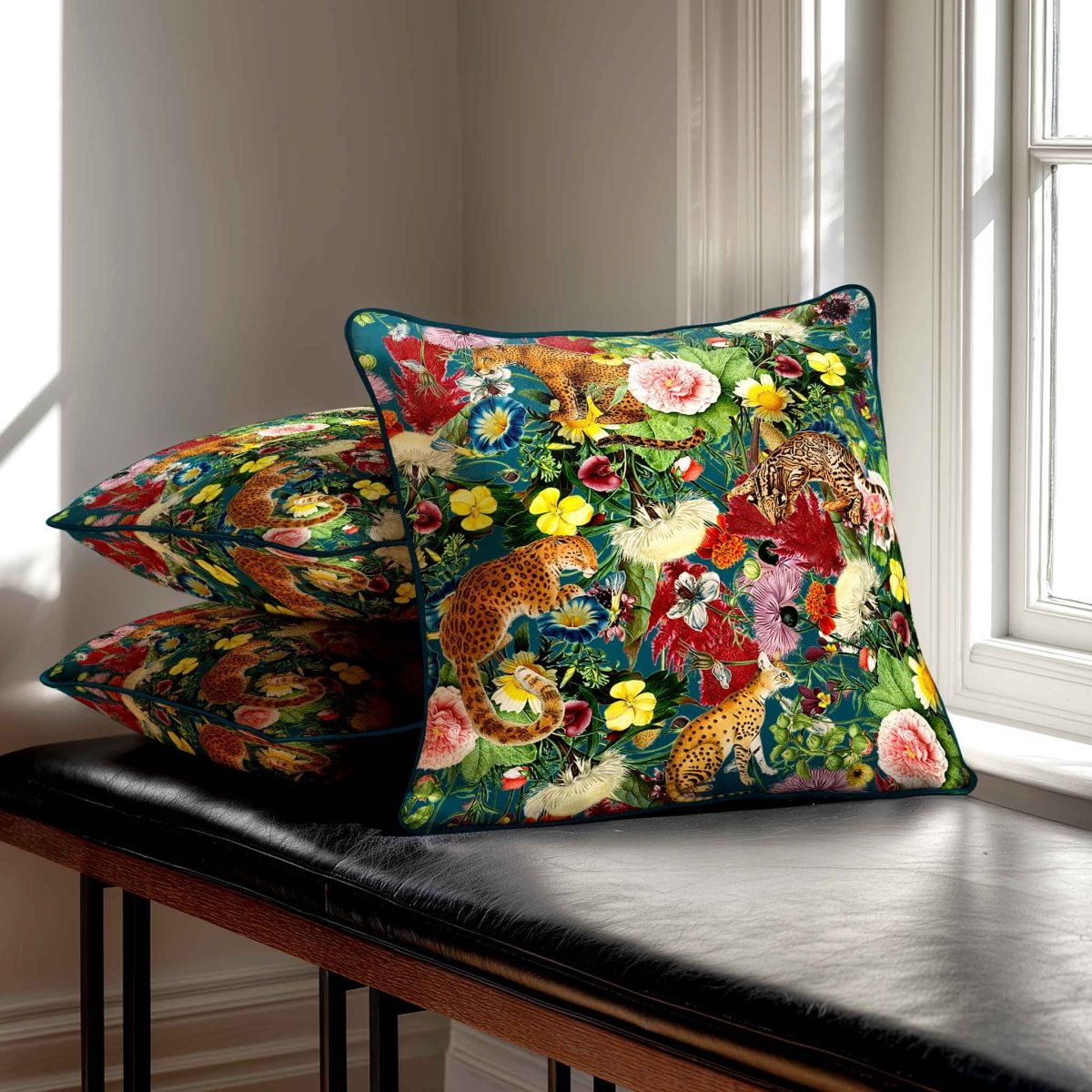 Junglescape | Sustainable Velvet Cushion - Teal 40 x 40 cm Standard by Izabela Peters
