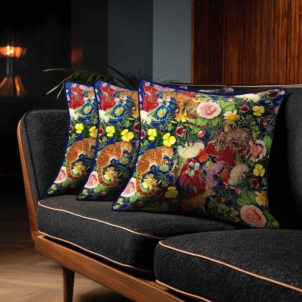 Junglescape | Sustainable Velvet Cushion - Midnight 40 x 40 cm Standard by Izabela Peters