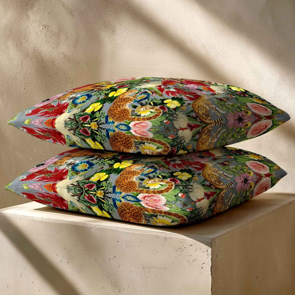 Junglescape | Sustainable Velvet Cushion - French Grey 40 x 40 cm Standard by Izabela Peters