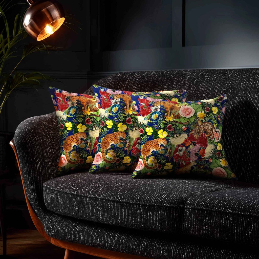 Junglescape | Sustainable Velvet Cushion - Midnight 40 x 40 cm Standard by Izabela Peters