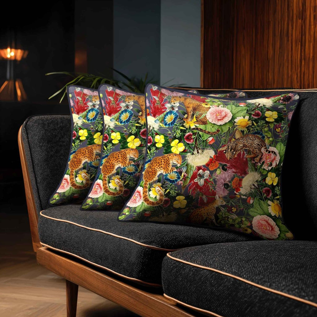 Junglescape | Sustainable Velvet Cushion - Graphite 40 x 40 cm Standard by Izabela Peters