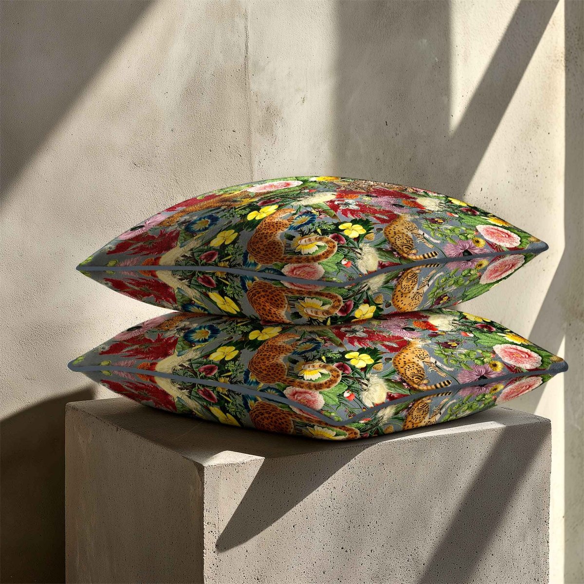 Junglescape | Sustainable Velvet Cushion - French Grey 40 x 40 cm Standard by Izabela Peters