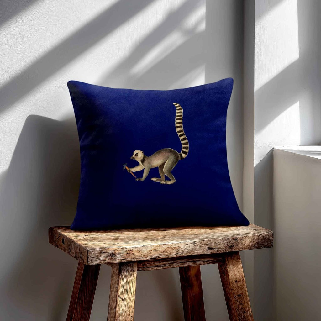 Lemur | Sustainable Velvet Cushion - Midnight 40 x 40 cm Standard by Izabela Peters