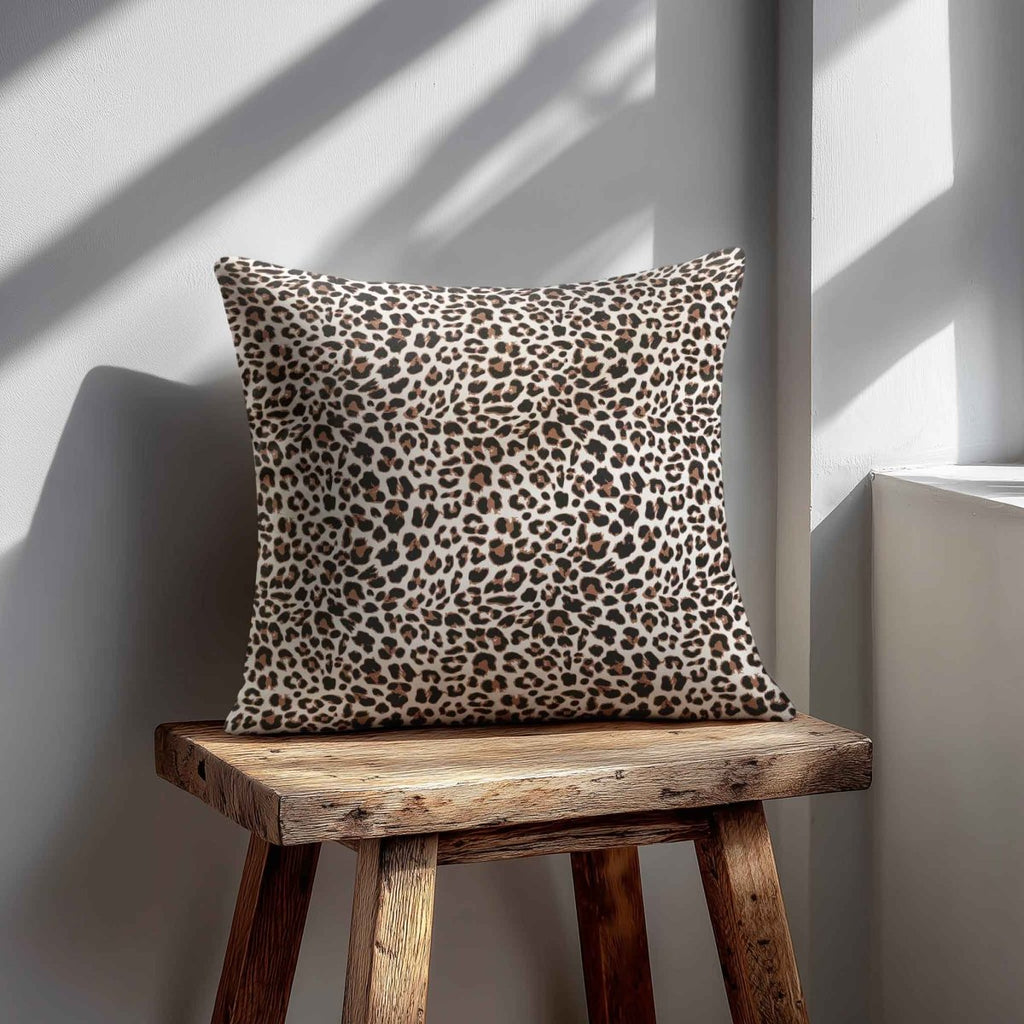 Leopard Print | Sustainable Velvet Cushion - White 40 x 40 cm Standard by Izabela Peters