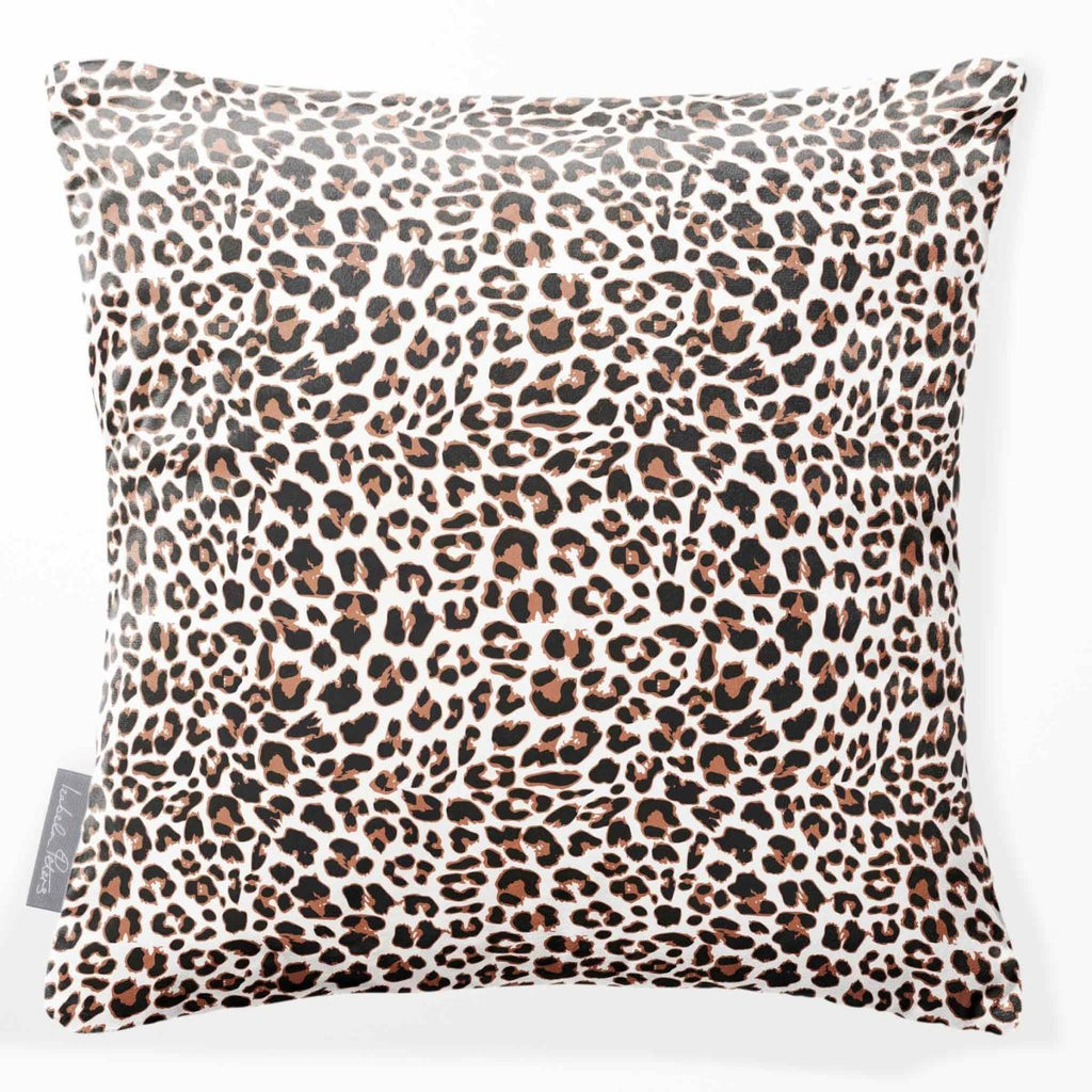 Leopard Print | Sustainable Velvet Cushion - White 40 x 40 cm Standard by Izabela Peters