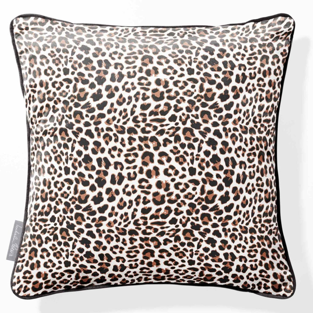 Leopard Print | Sustainable Velvet Cushion - White 40 x 40 cm Piped by Izabela Peters