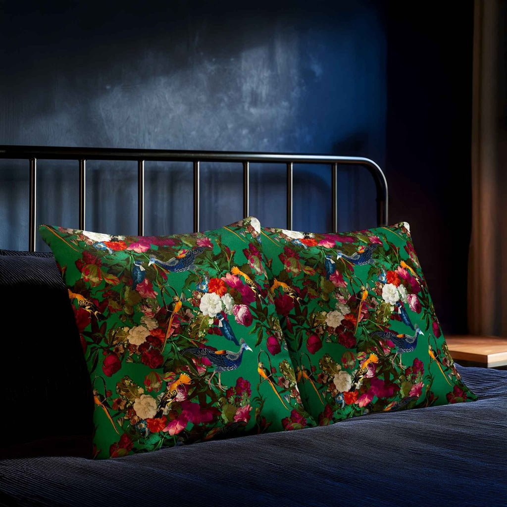 Manor House Garden | Sustainable Velvet Cushion - Emerald Green 40 x 40 cm Smooth by Izabela Peters
