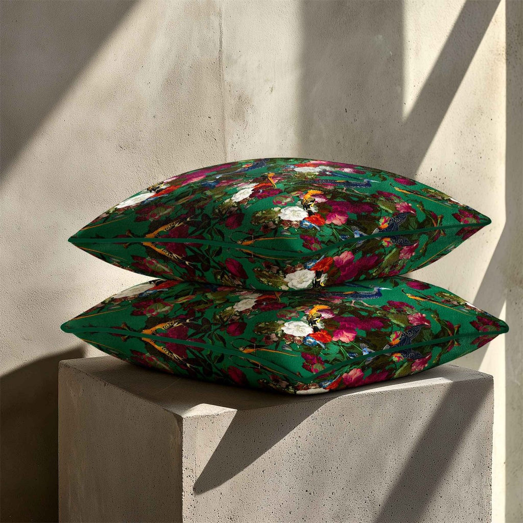 Manor House Garden | Sustainable Velvet Cushion - Emerald Green 40 x 40 cm Smooth by Izabela Peters