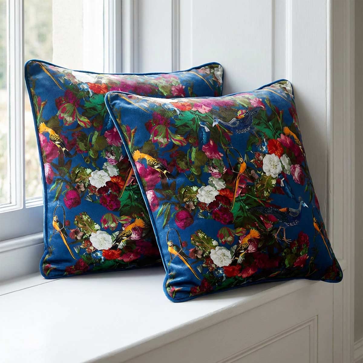 Manor House Garden | Sustainable Velvet Cushion - Estate Blue 40 x 40 cm Piped by Izabela Peters
