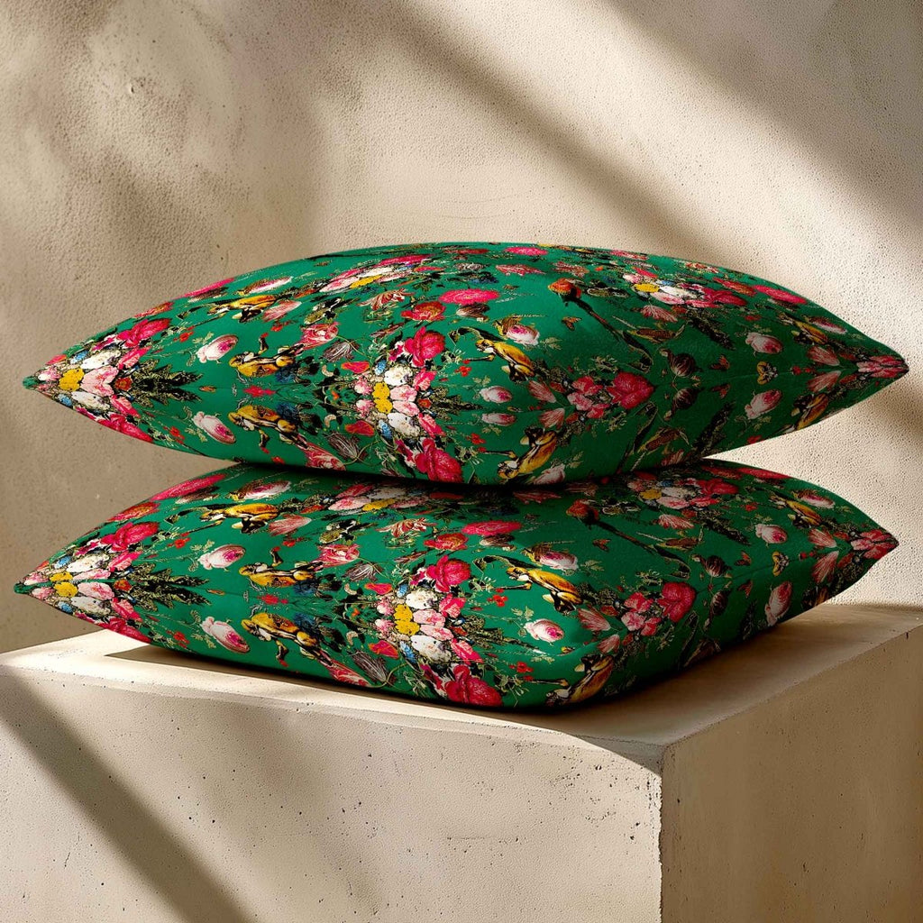 Monkey Puzzle | Sustainable Velvet Cushion - Emerald Green 40 x 40 cm Standard by Izabela Peters