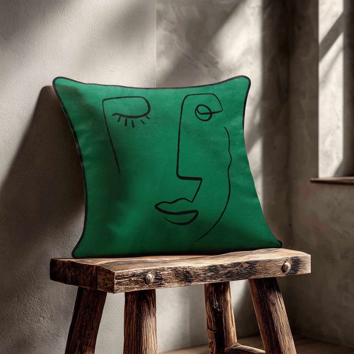 Open Face | Sustainable Velvet Cushion - Emerald Green 40 x 40 cm Standard by Izabela Peters