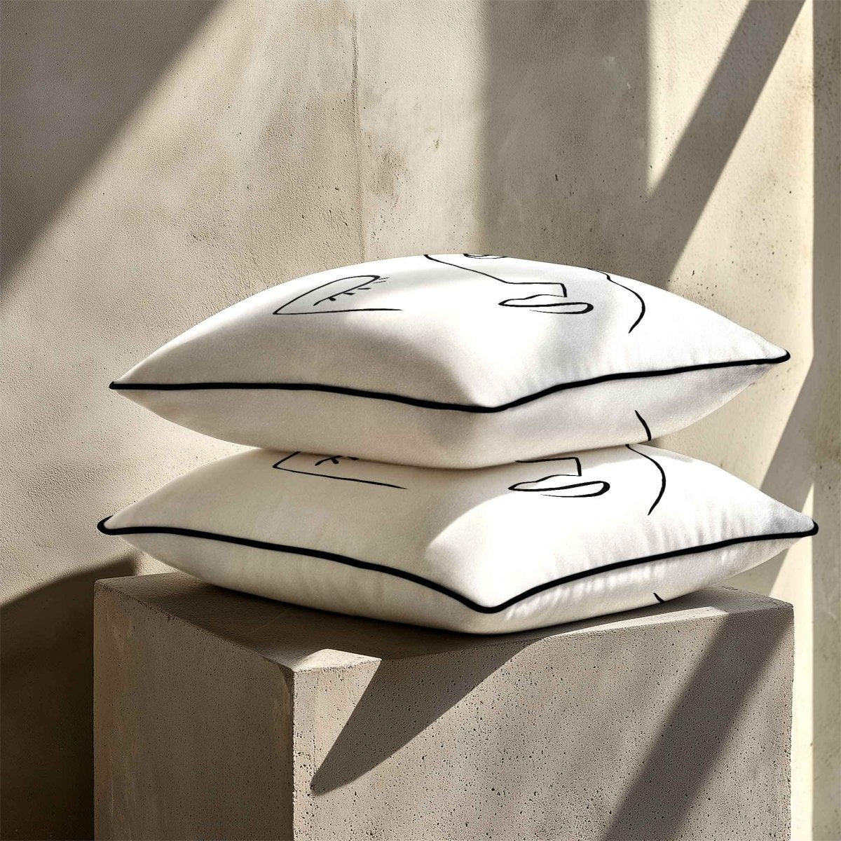 Open Face | Sustainable Velvet Cushion - White & Black 40 x 40 cm Standard by Izabela Peters