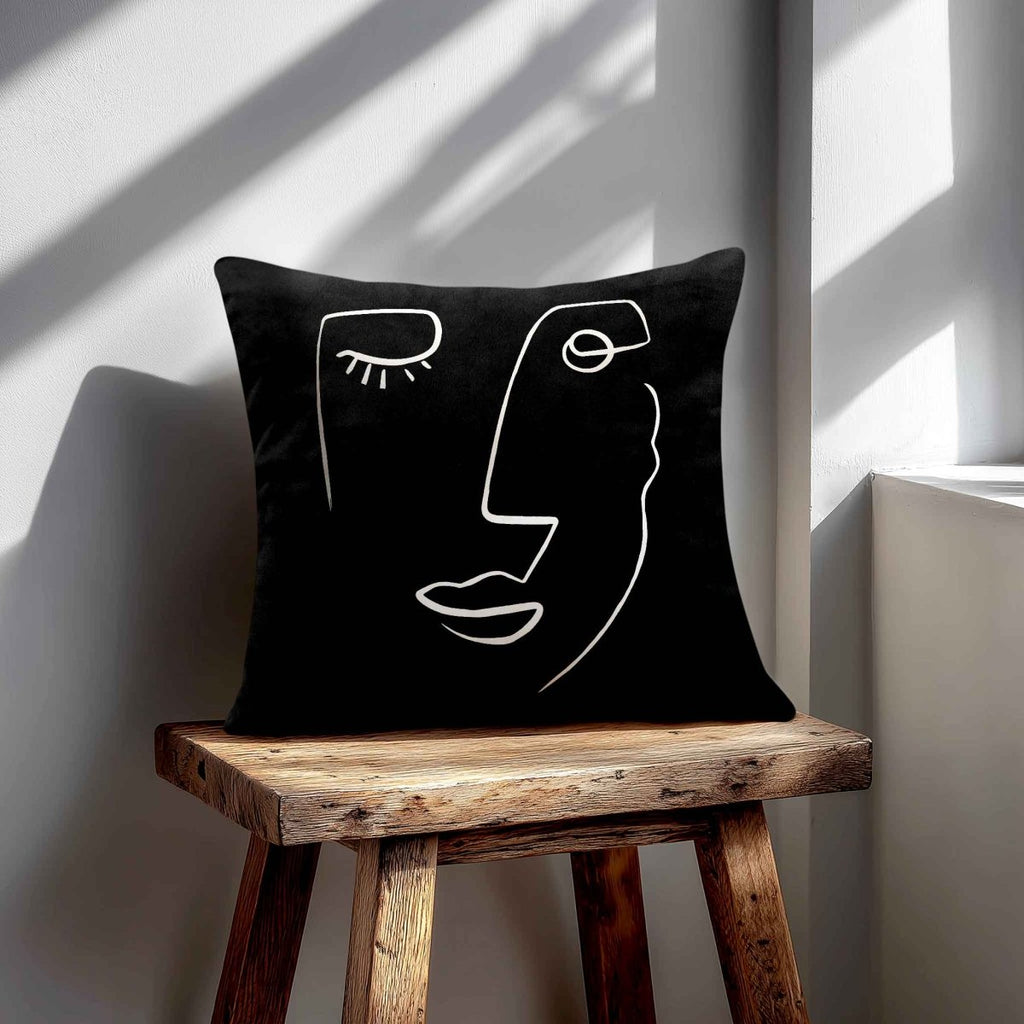 Open Face | Sustainable Velvet Cushion - Black & White 40 x 40 cm Standard by Izabela Peters
