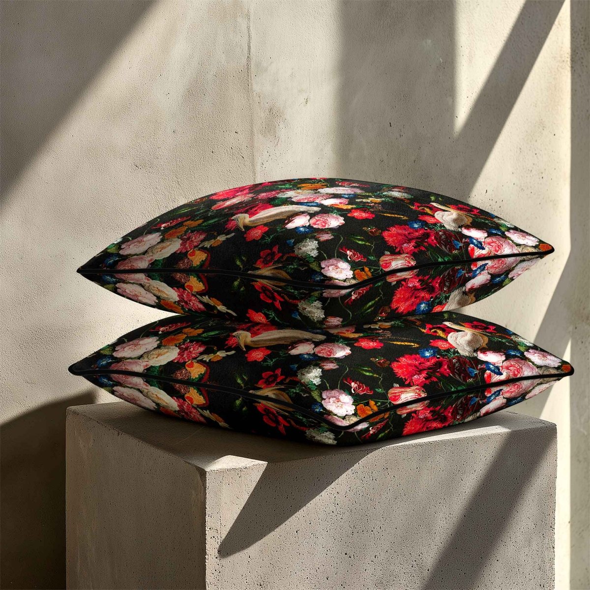 Peruvian Paradise | Sustainable Velvet Cushion - Charcoal 40 x 40 cm Standard by Izabela Peters