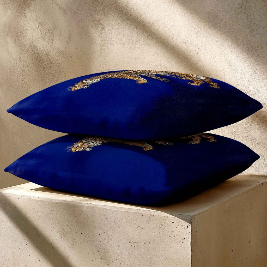 Tiger | Sustainable Velvet Cushion - Midnight 40 x 40 cm Standard by Izabela Peters