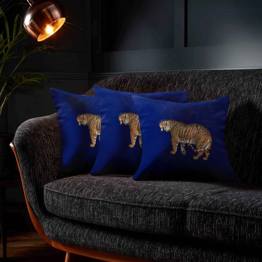 Tiger | Sustainable Velvet Cushion - Midnight 40 x 40 cm Standard by Izabela Peters