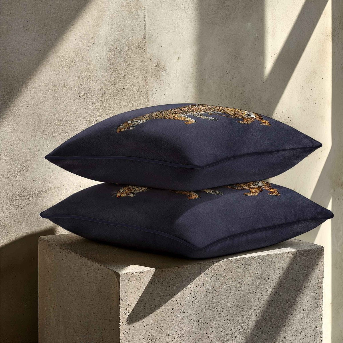 Tiger | Sustainable Velvet Cushion - Graphite 40 x 40 cm Standard by Izabela Peters