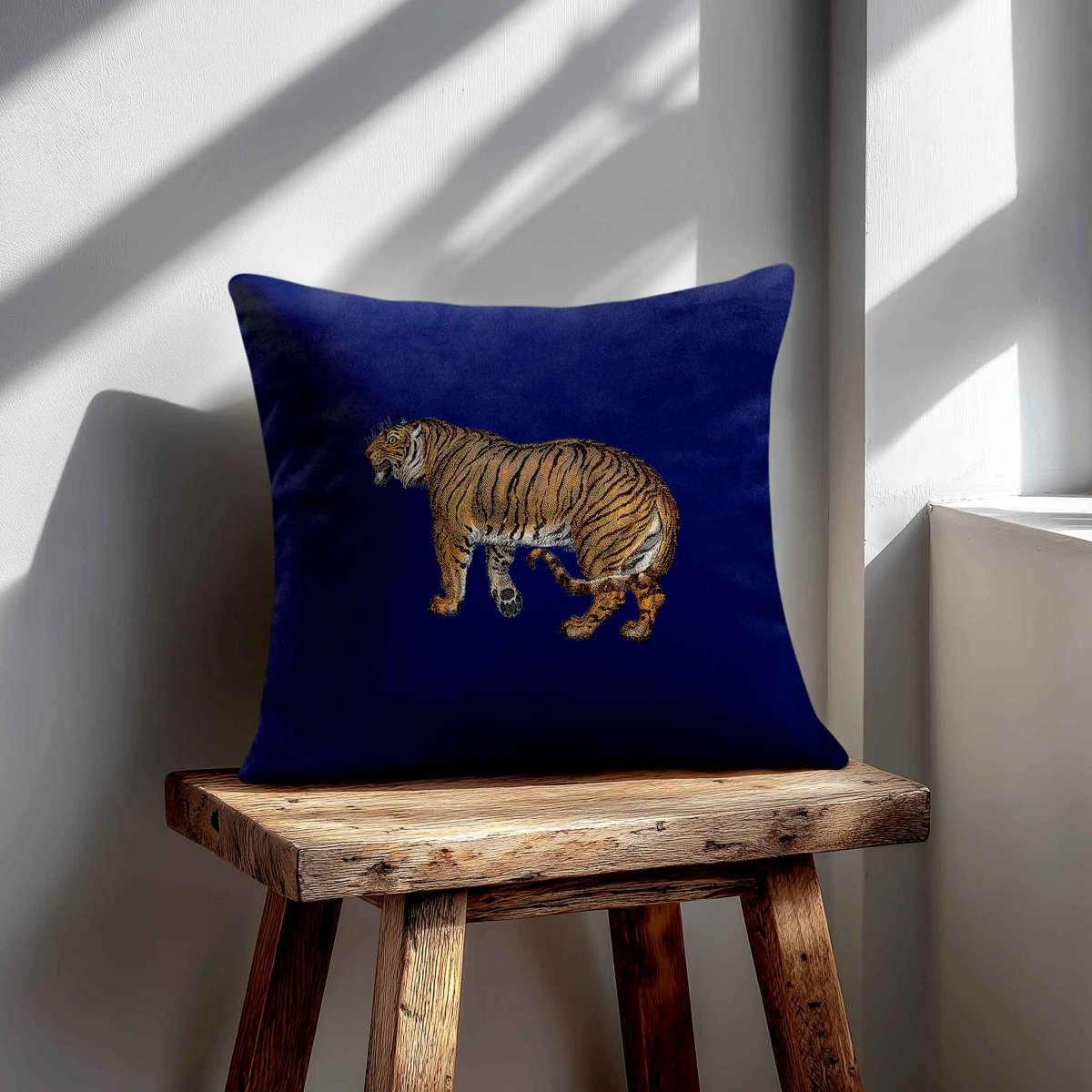 Tiger | Sustainable Velvet Cushion - Midnight 40 x 40 cm Standard by Izabela Peters