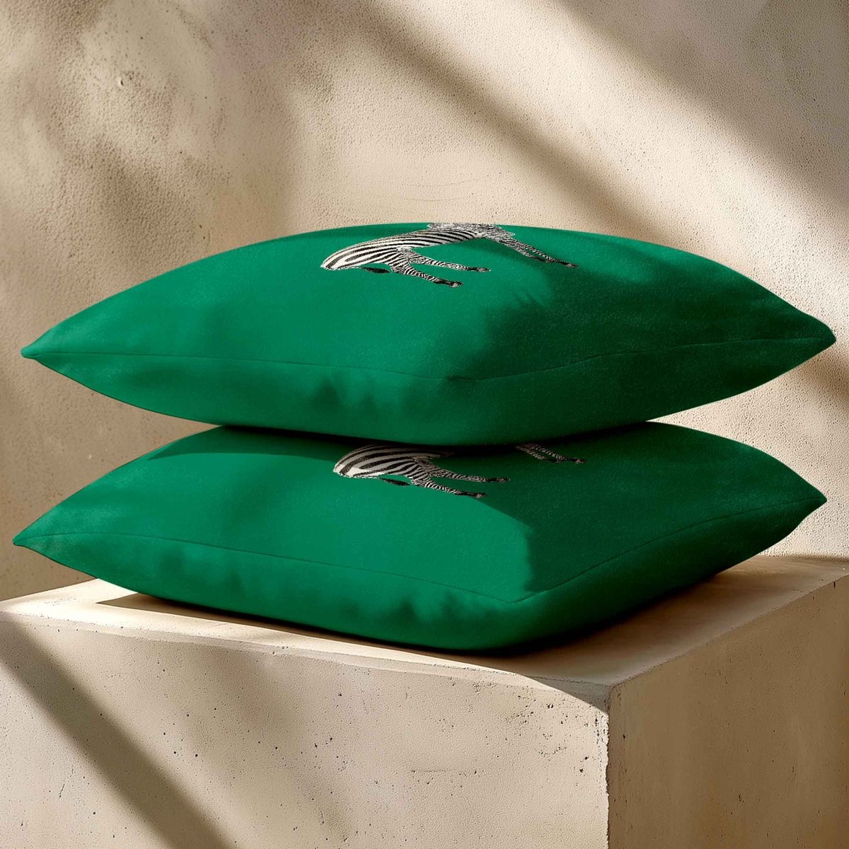 Zebra | Sustainable Velvet Cushion - Emerald Green 40 x 40 cm Standard by Izabela Peters